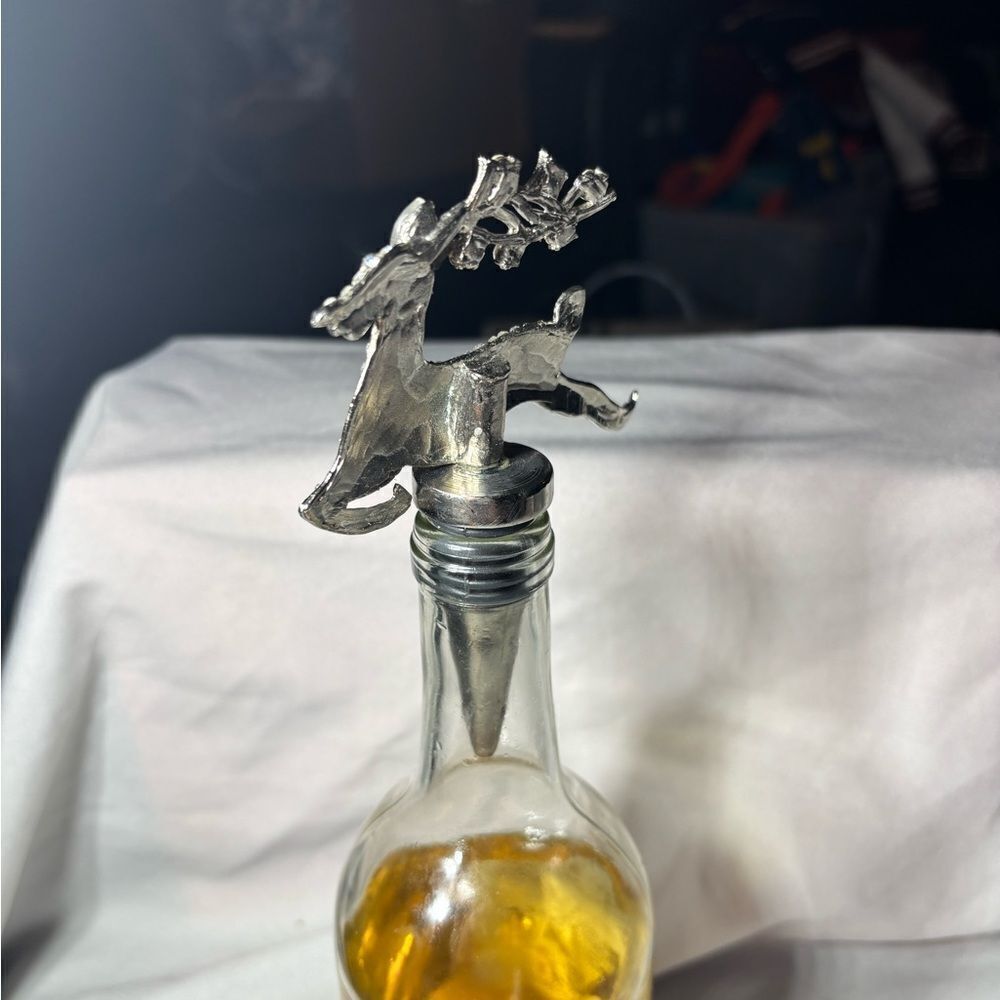 ☃️❄️☃️ New! Cherished Traditions Rhinestone Reindeer Wine Bottle Stopper - Picture 2 of 6